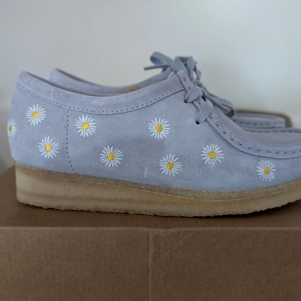 Clarks Wallabee Daisy Suede Shoes - Picture 2 of 7